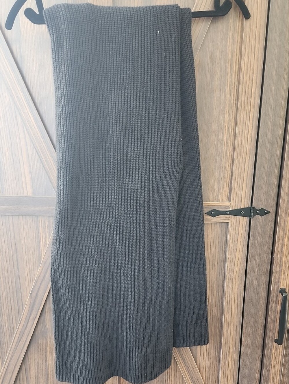 Black Knit V-Neck Outfit With Matching Top And Bottom - Picture 4 of 5